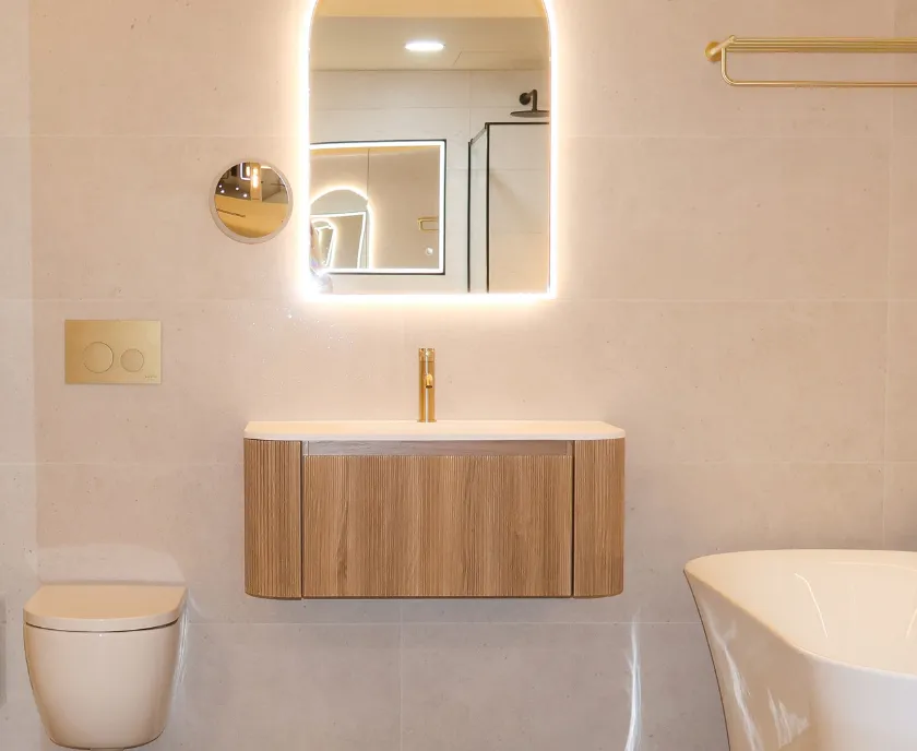 Freestanding Bath and Open Shower Layout